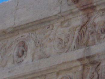 théatre antique d'arles, bas reliefs romains